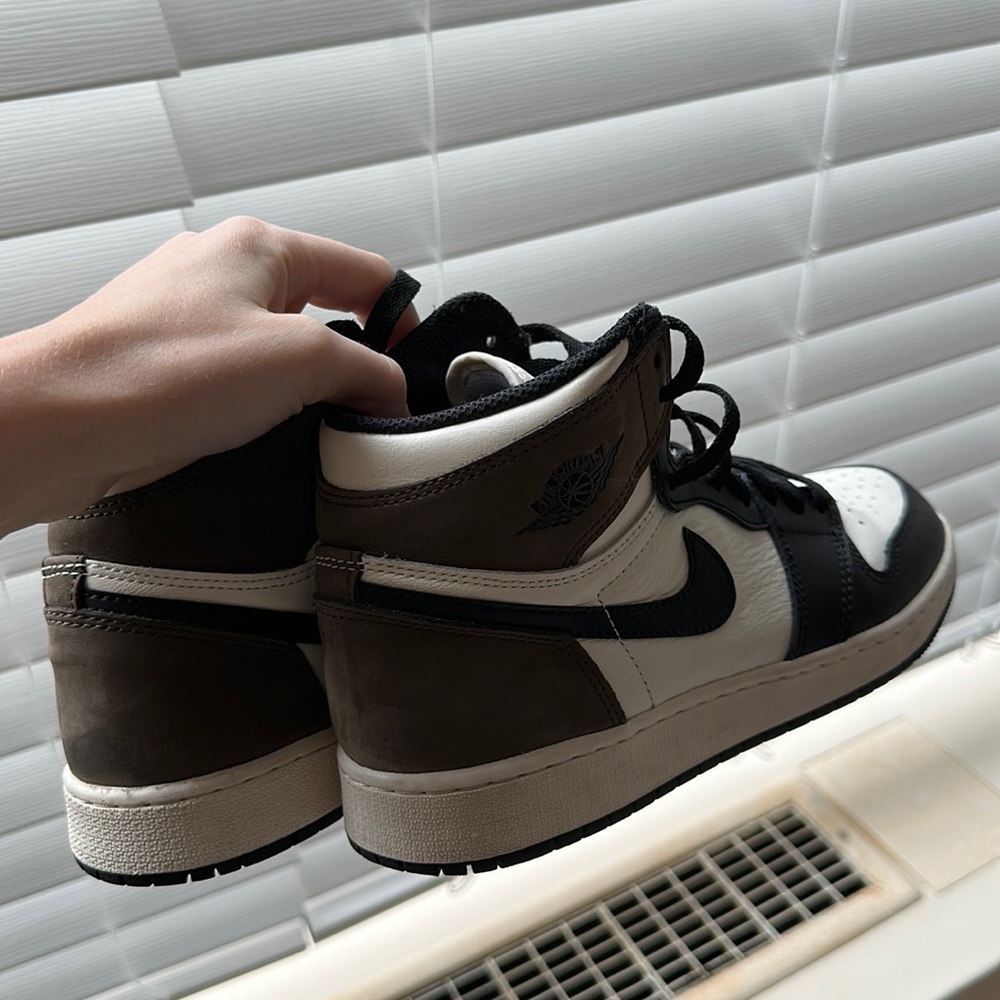 Air Jordan 1 Retro High OG Dark Mocha